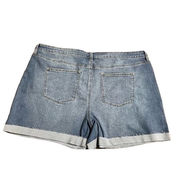 Sonoma Women’s High Rise Shorts NWT.     Size 24W - Picture 3 of 5